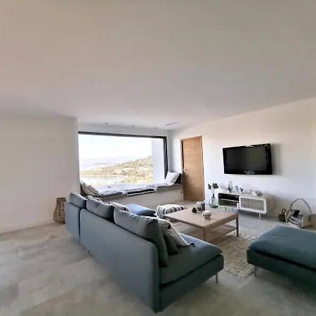 Villa Contemporaine De Standing Avec Piscine Coti-Chiavari (Corsica)