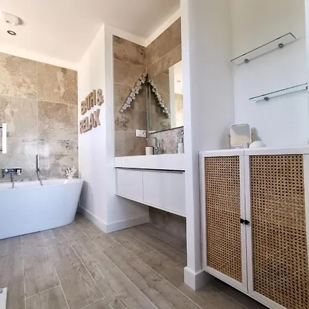 Villa Contemporaine De Standing Avec Piscine Coti-Chiavari (Corsica)