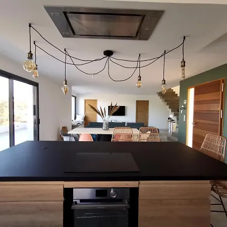 Contemporaine De Standing Avec Piscine Villa