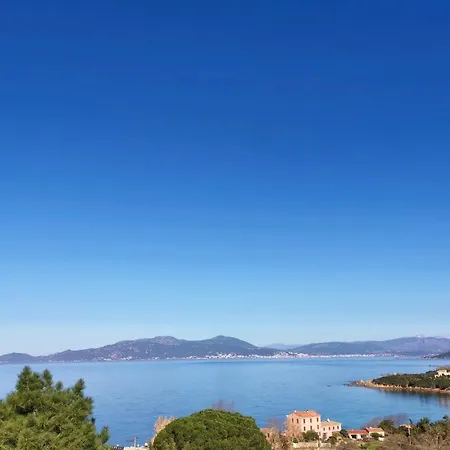 Contemporaine De Standing Avec Piscine Villa
