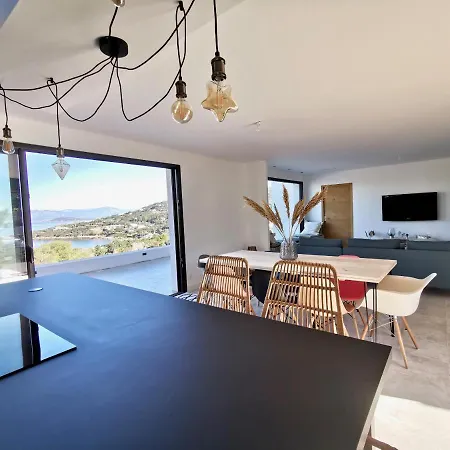 Contemporaine De Standing Avec Piscine